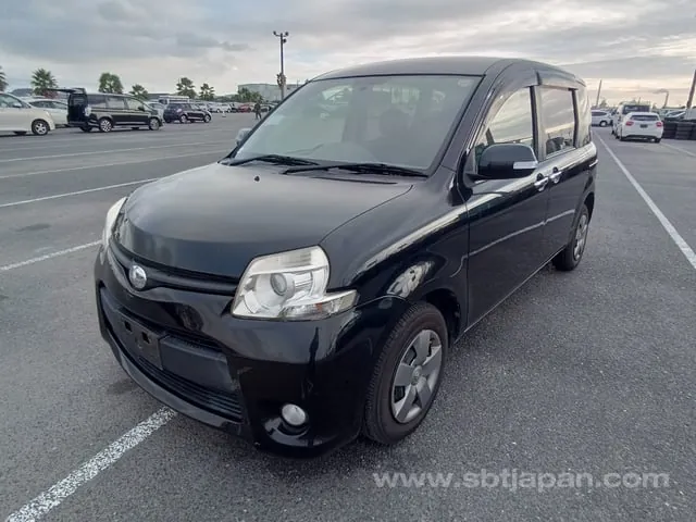Toyota Sienta 2012 photo 2