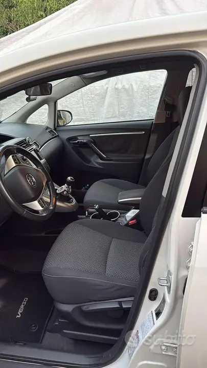 Toyota Verso 2013 photo 2