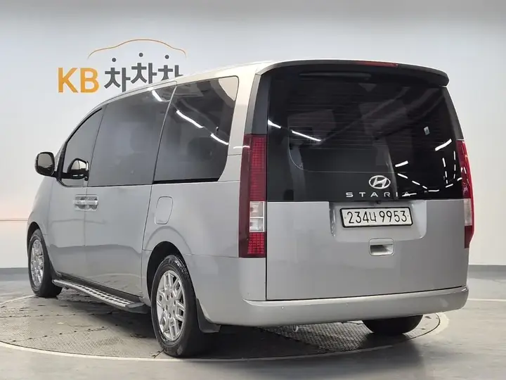 Hyundai Staria 2022 photo 2