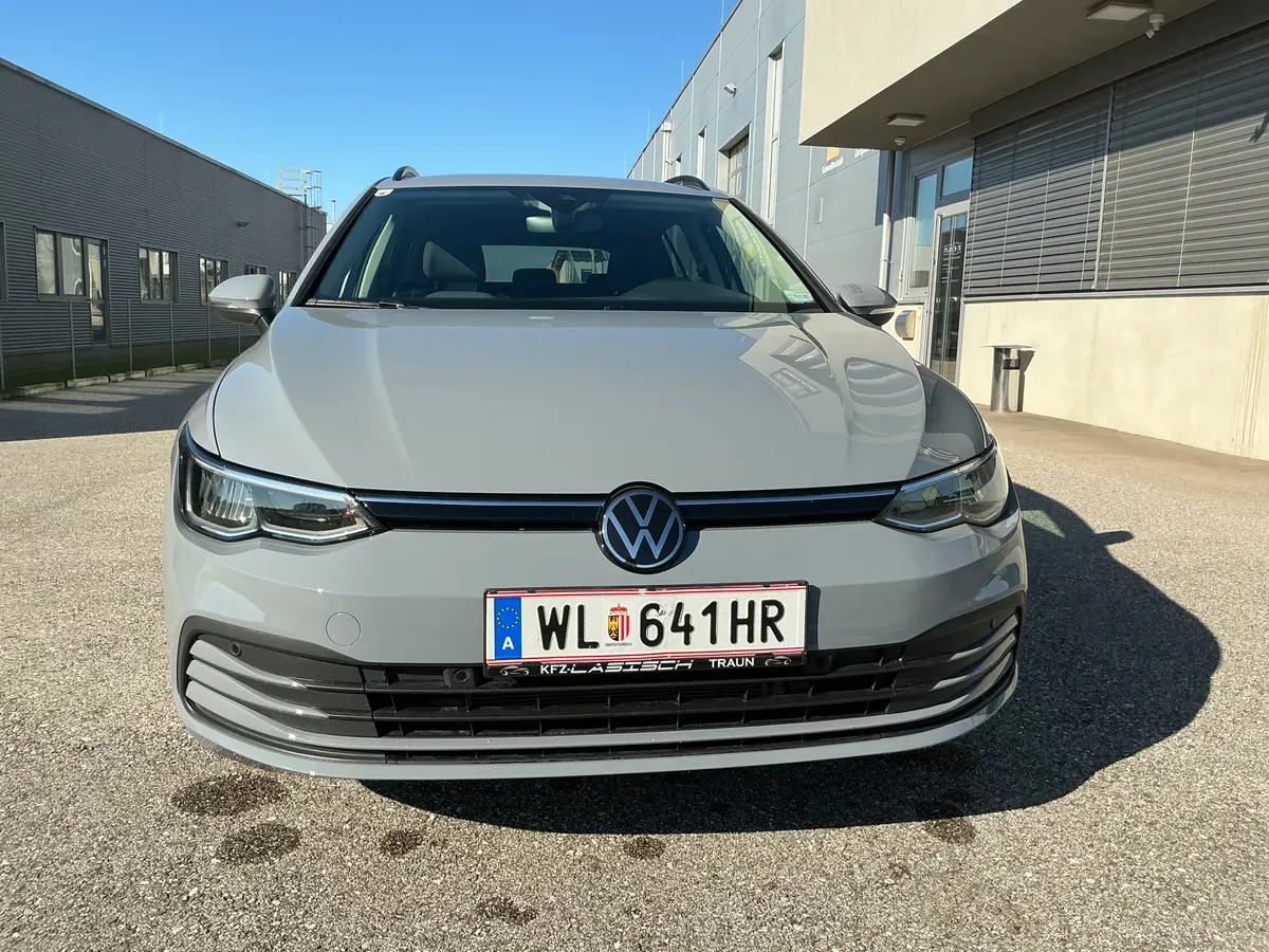 Volkswagen Golf 2023 photo 2