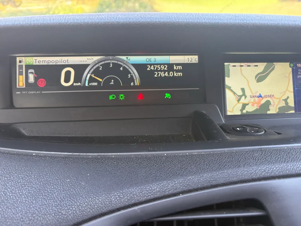 Renault Grand Scénic 2010 photo 2