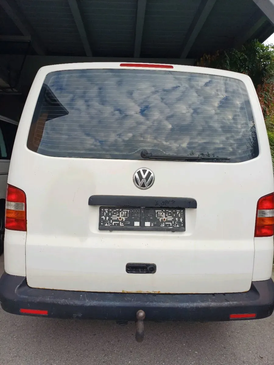 Volkswagen T5 2004 photo 2