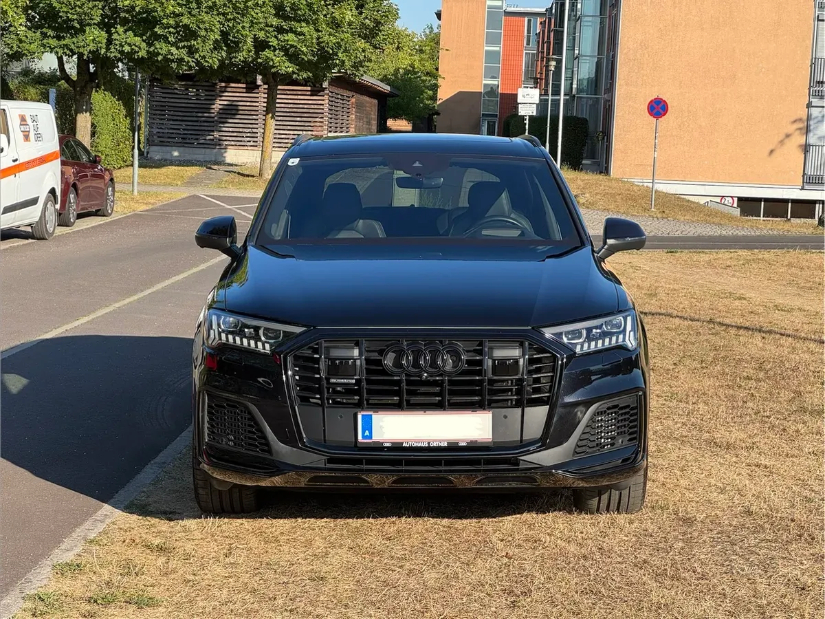 Audi Q7 2021 photo 2