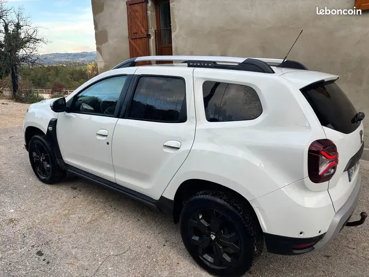 Dacia Duster 2022 photo 2