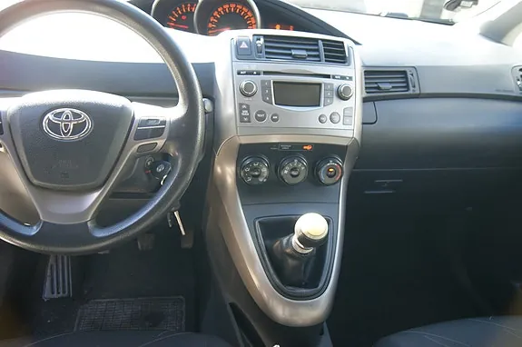 Toyota Verso 2011 photo 3