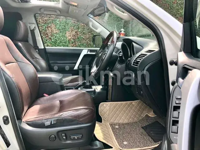 Toyota Land Cruiser Prado 2017 photo 2