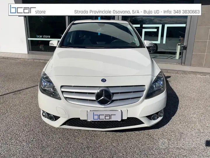 Mercedes-Benz B 180 2012 photo 2