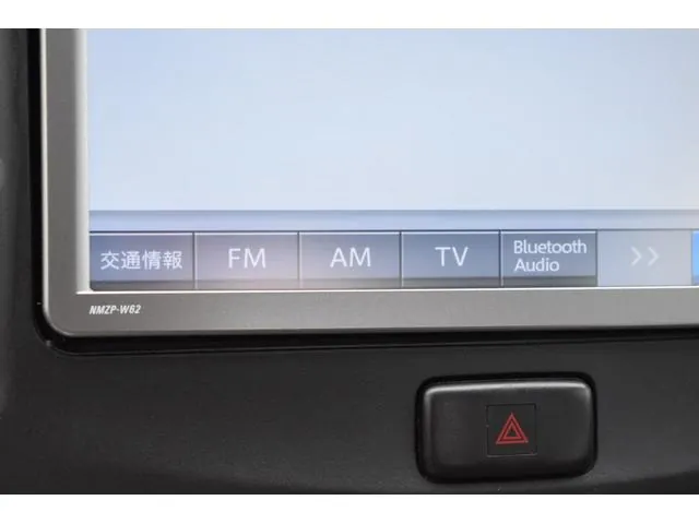 Daihatsu Miraiyese G 2012 photo 5