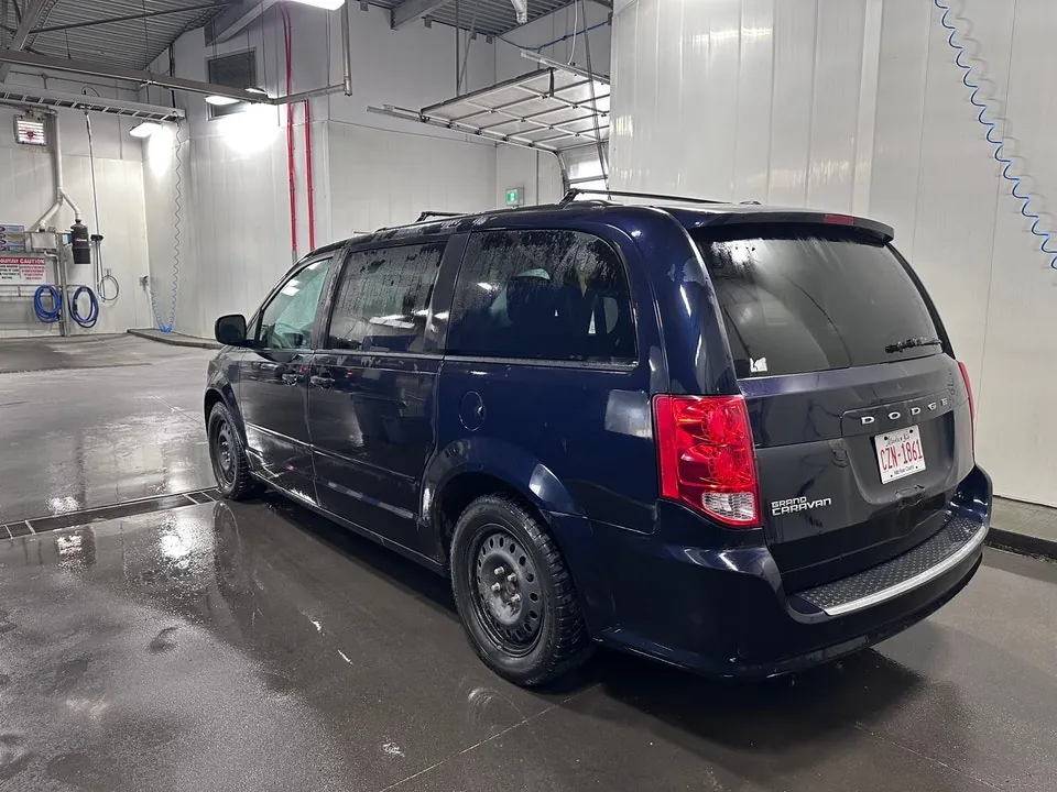 Dodge Grand Caravan 2012 photo 2