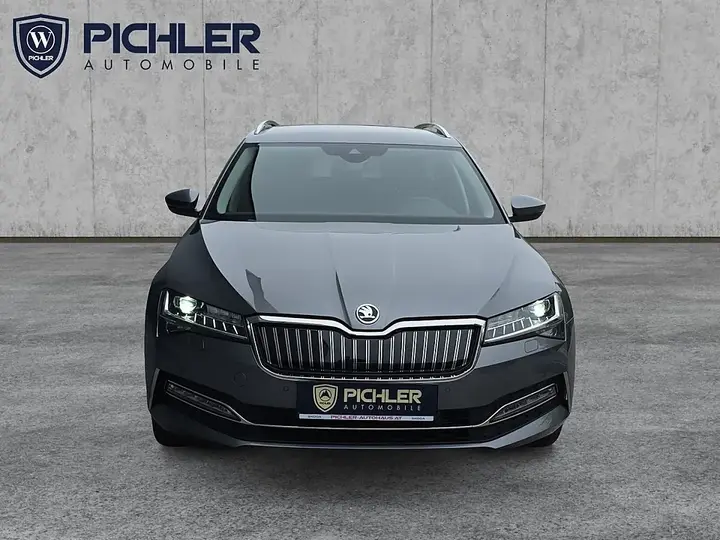 Skoda Superb Combi 2023 photo 2