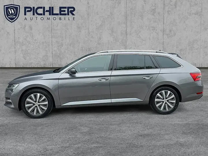Skoda Superb Combi 2023 photo 3