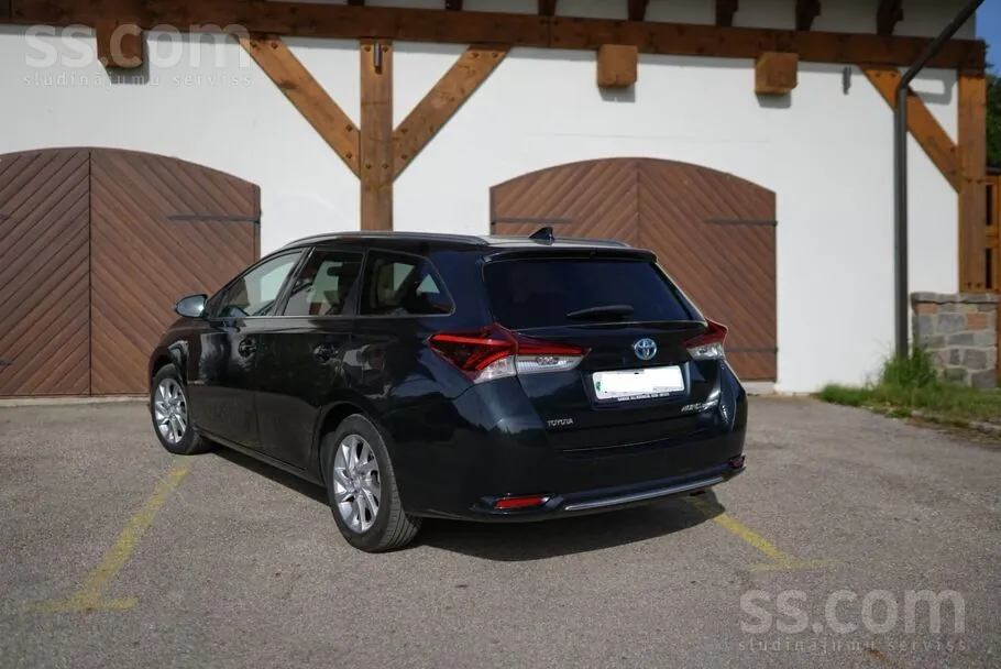 Toyota Auris 2015 photo 3
