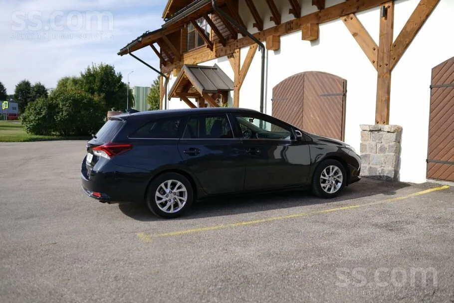 Toyota Auris 2015 photo 2