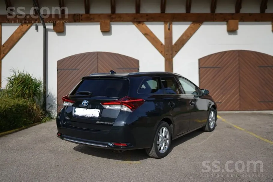 Toyota Auris 2015 photo 5