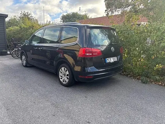 Volkswagen Sharan 2012 photo 2