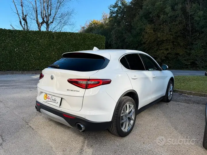 Alfa Romeo Stelvio 2017 photo 4