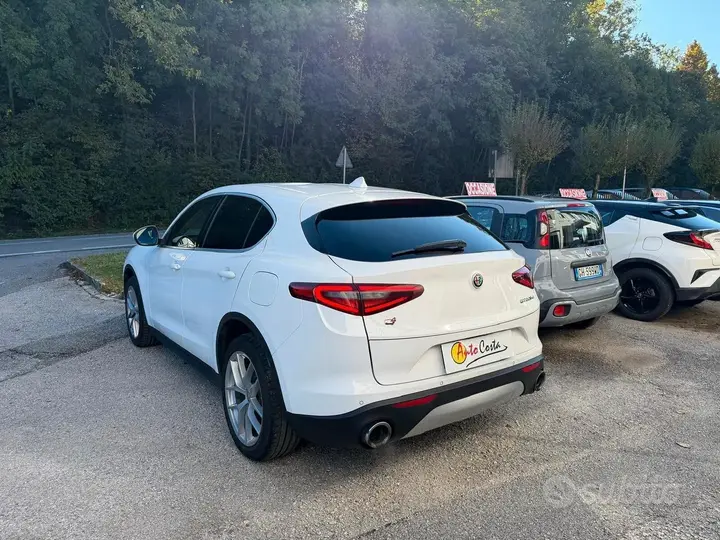 Alfa Romeo Stelvio 2017 photo 5