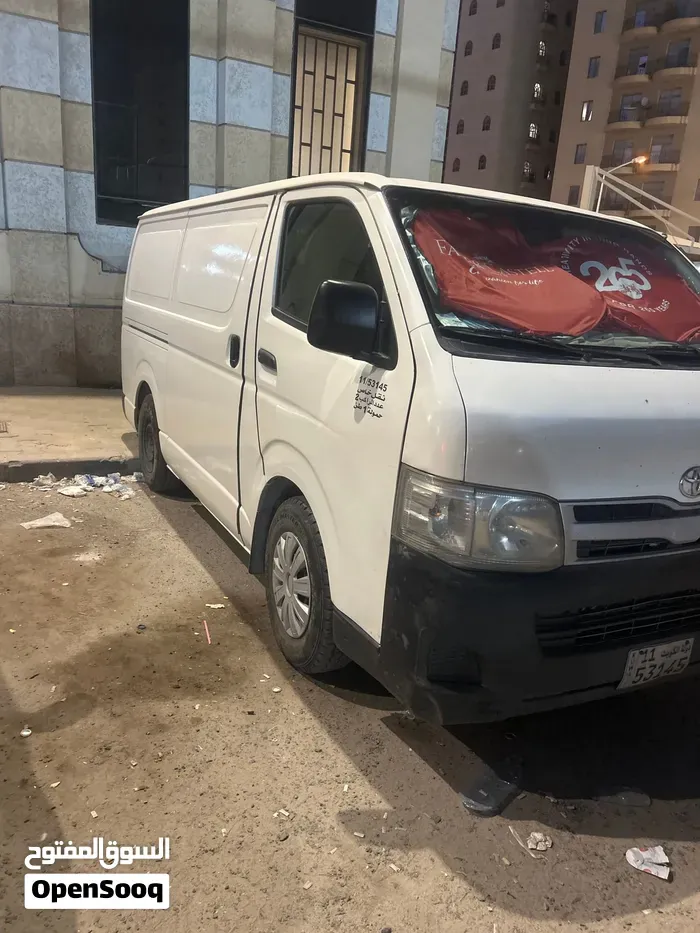 Toyota Hiace 2013 photo 2