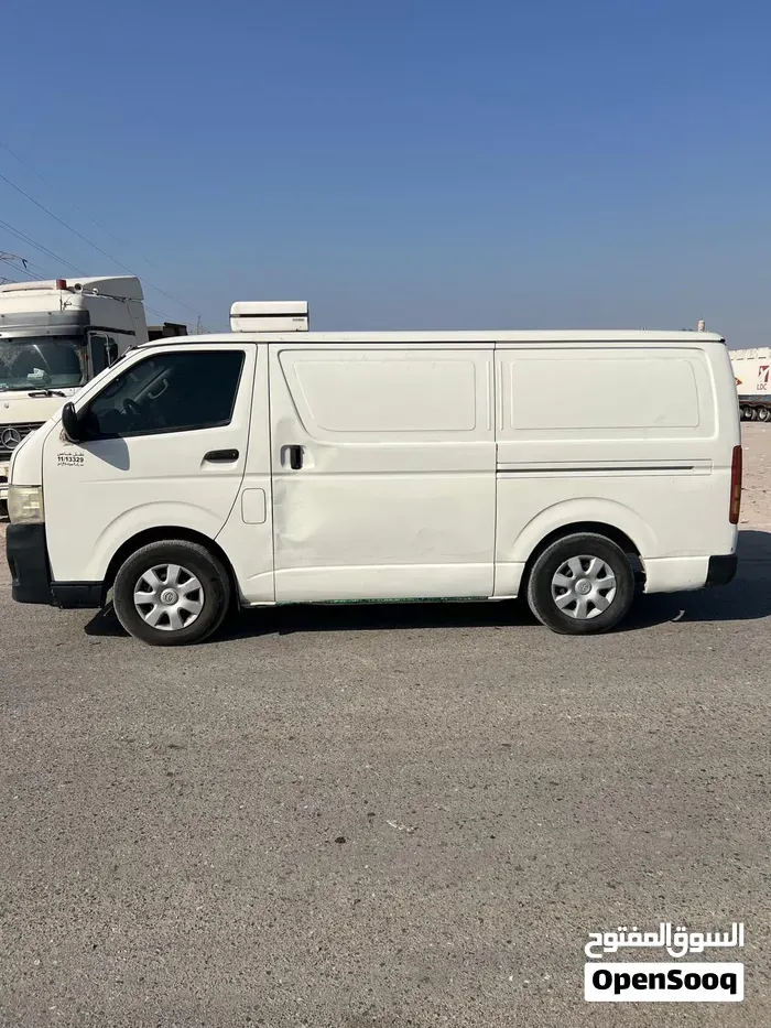 Toyota Hiace 2013 photo 5