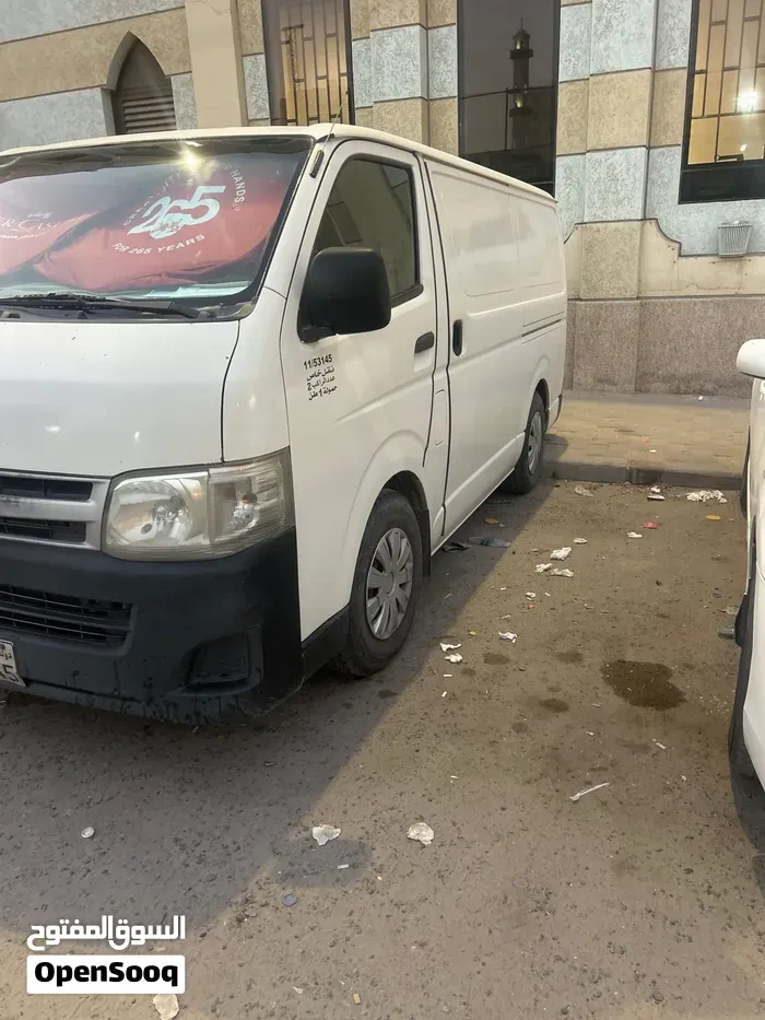 Toyota Hiace 2013 photo 3