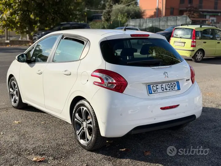 Peugeot 208 2015 photo 4