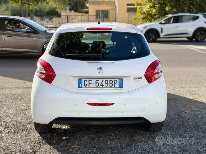 Peugeot 208 2015 photo 5