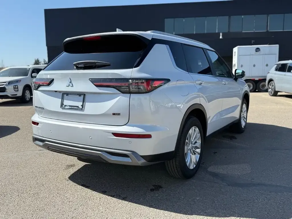 Mitsubishi Outlander 2026 photo 5