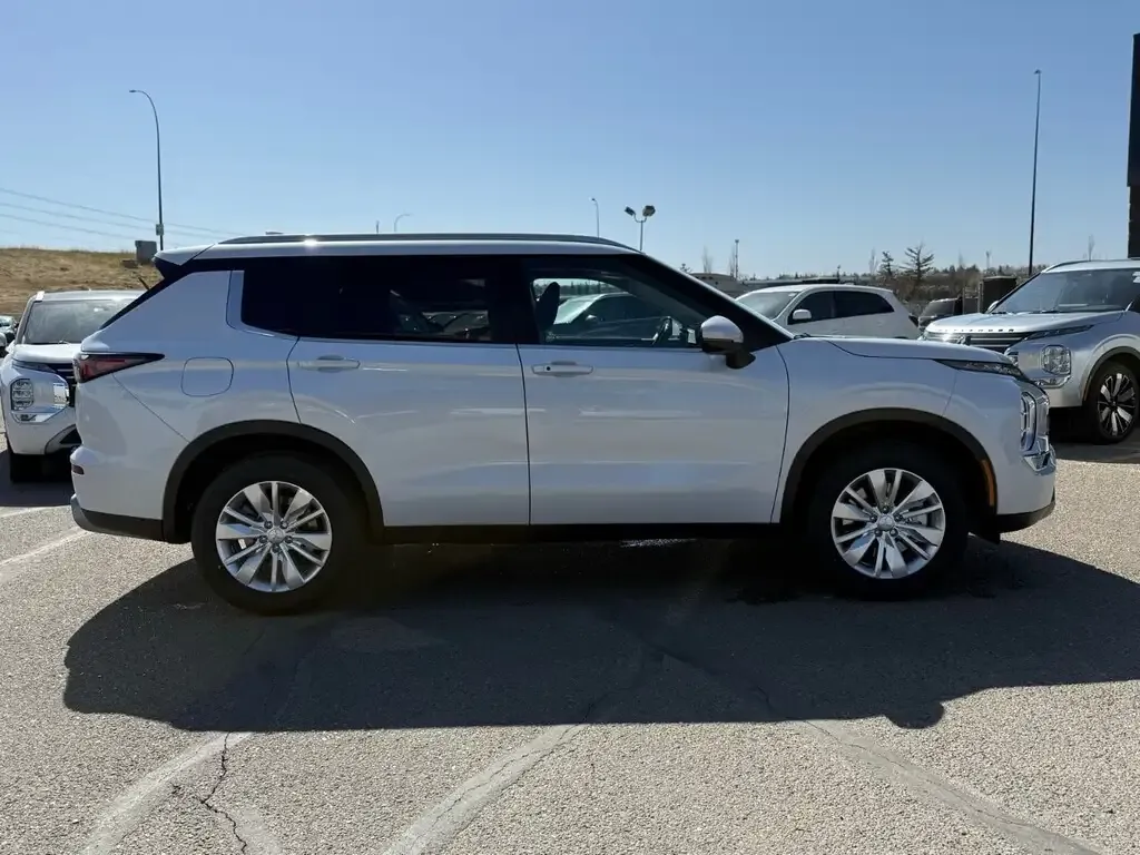 Mitsubishi Outlander 2026 photo 4
