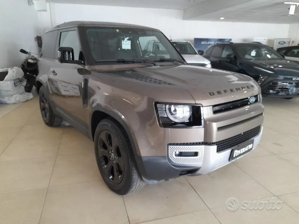Land Rover Defender 2023 photo 2