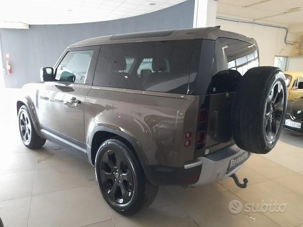 Land Rover Defender 2023 photo 4