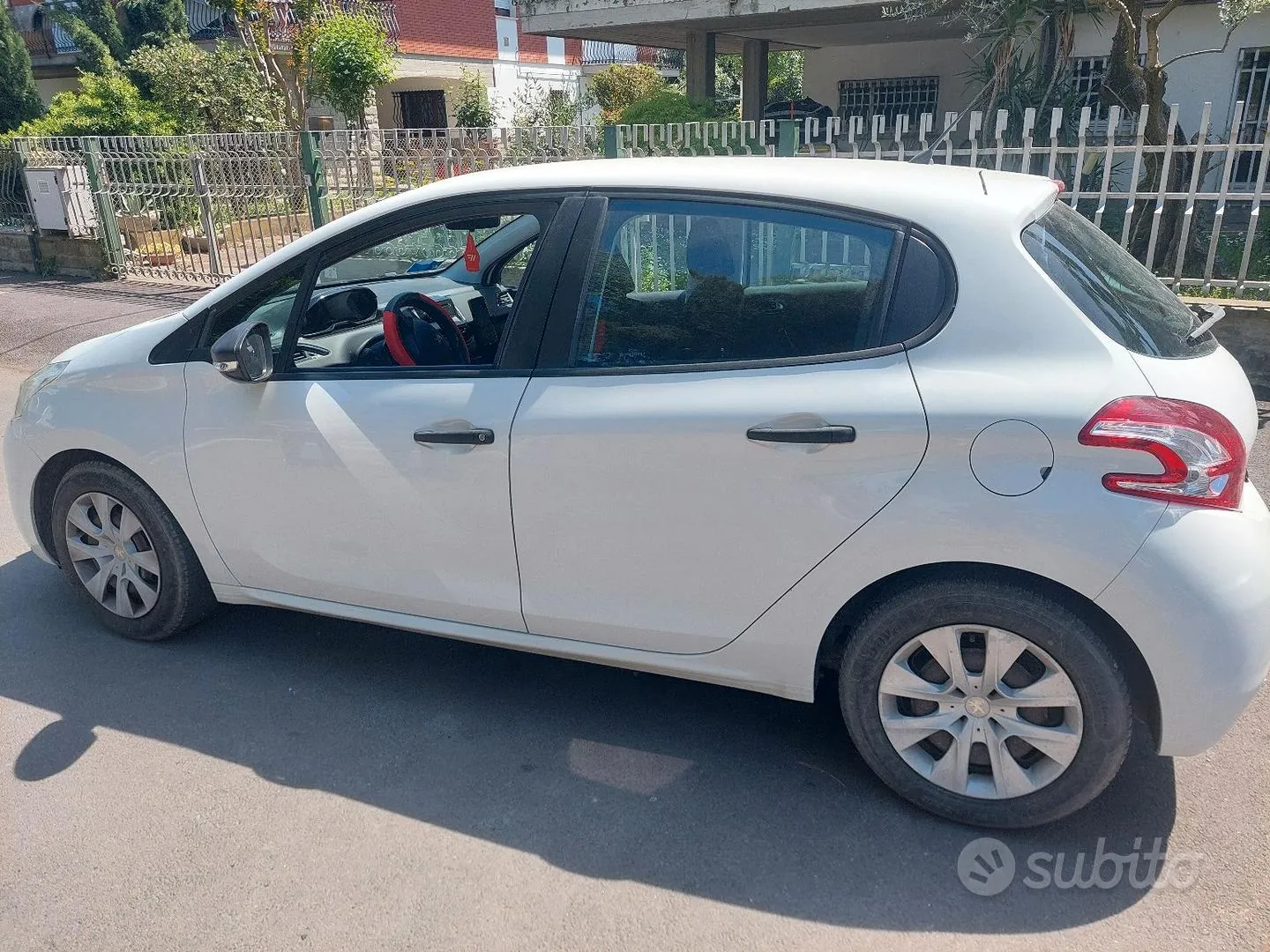 Peugeot 208 2014 photo 4