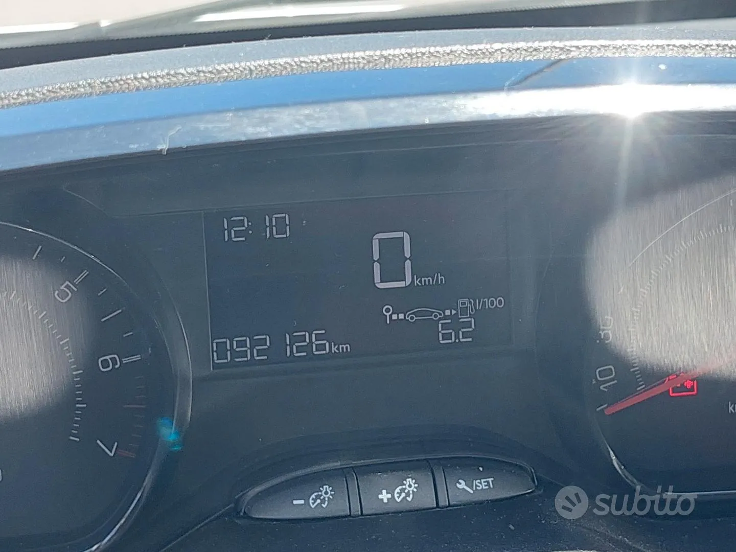 Peugeot 208 2014 photo 2