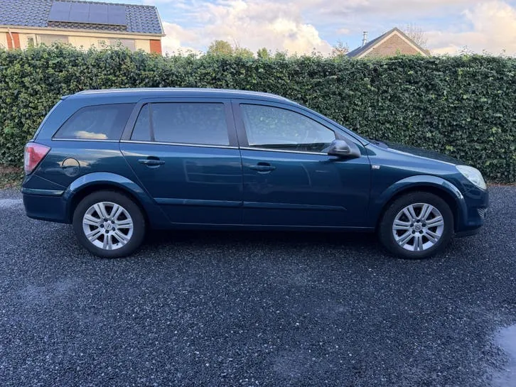 Opel Astra 2008 photo 2