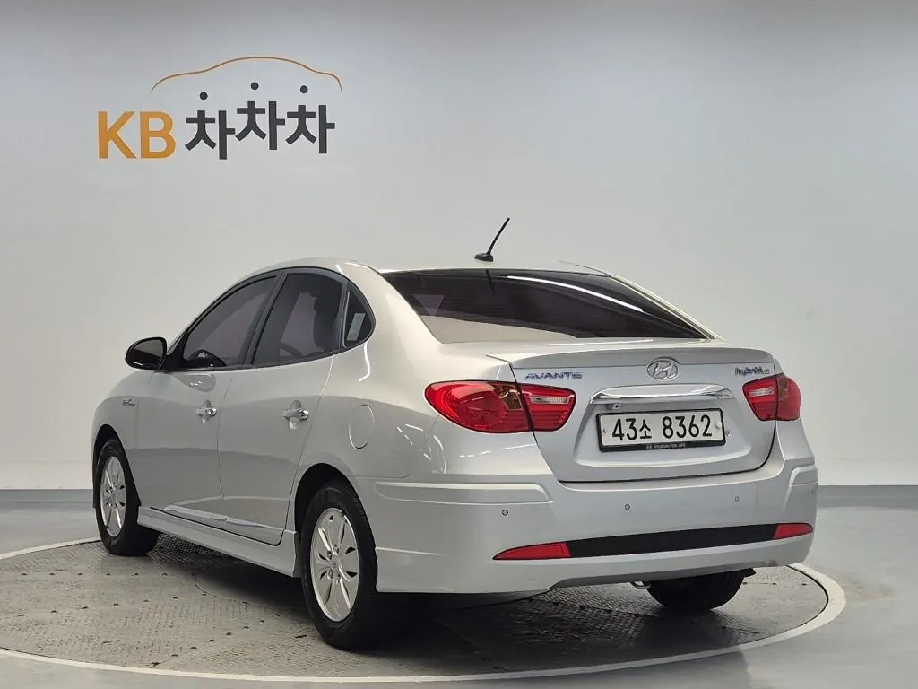 Hyundai Avante 2012 photo 2