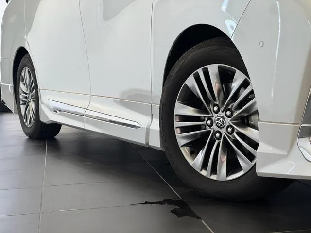 Toyota Alphard 2025 photo 4
