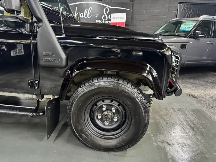 Land Rover Defender 90 1986 photo 4