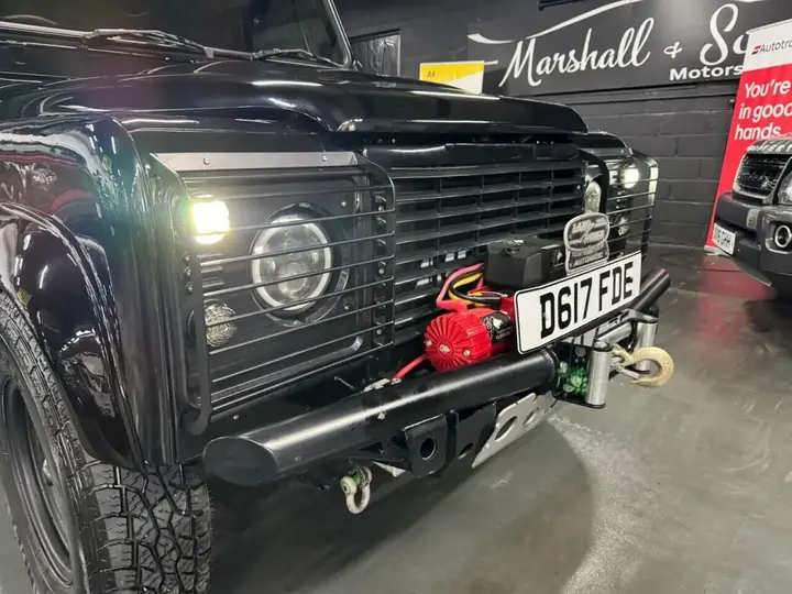 Land Rover Defender 90 1986 photo 2