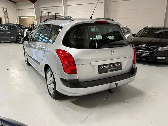 Peugeot 308 2011 photo 3