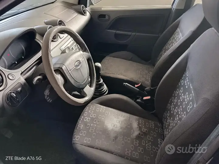 Ford Fiesta 2005 photo 5