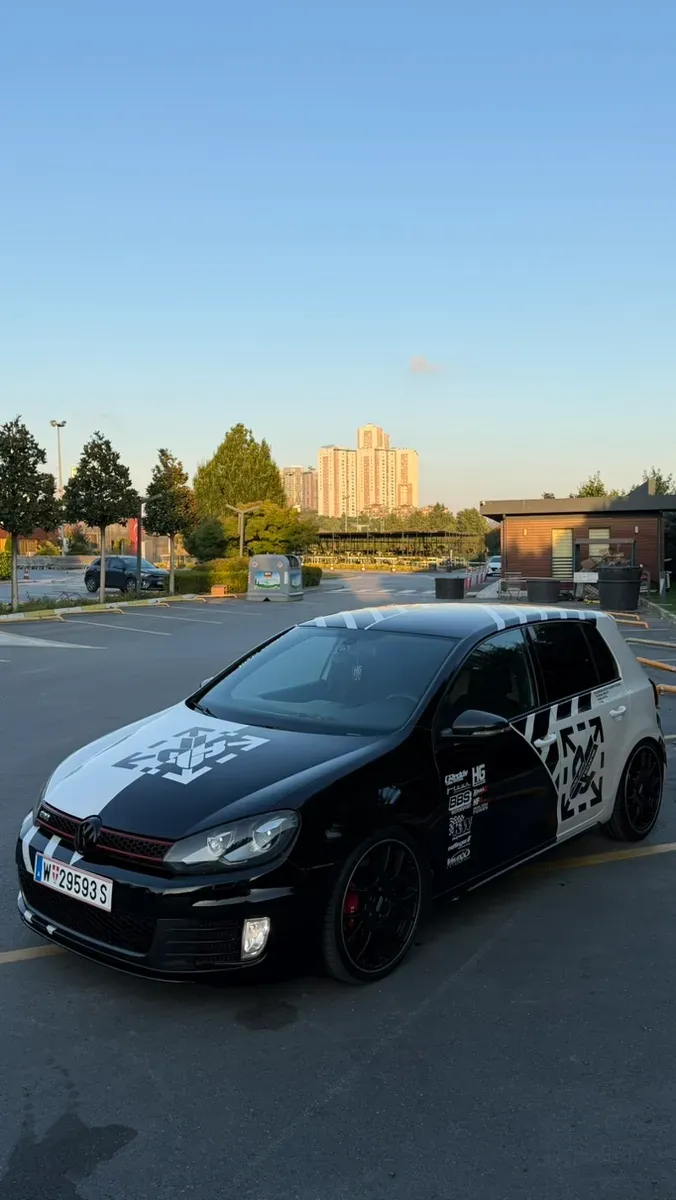 Volkswagen Golf 2010 photo 2