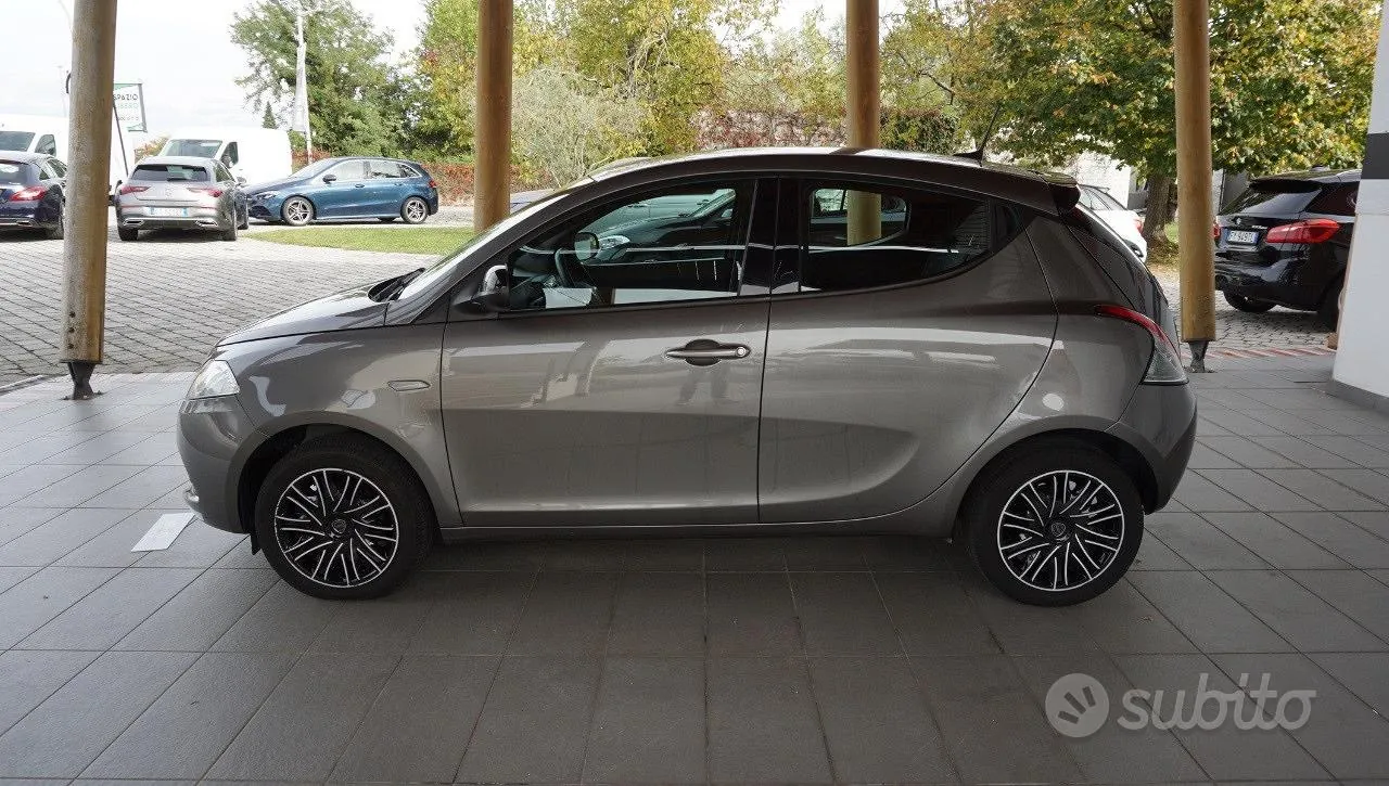 Lancia Ypsilon 2023 photo 2