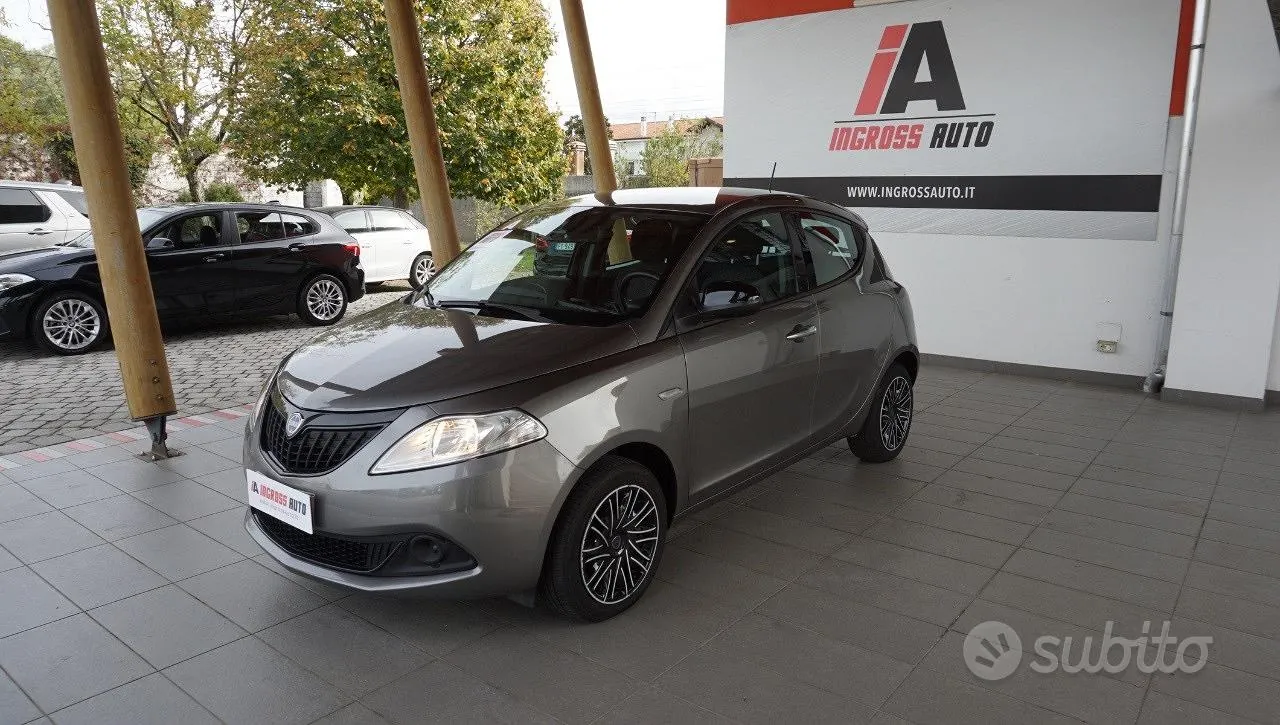 Lancia Ypsilon