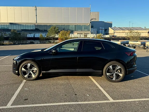 Polestar 4 2025 photo 2