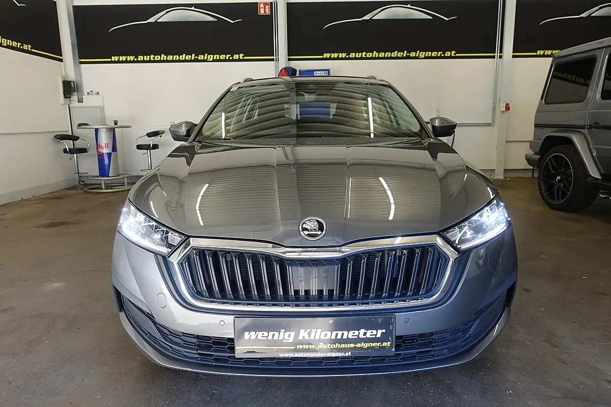 Skoda Octavia 2023 photo 2