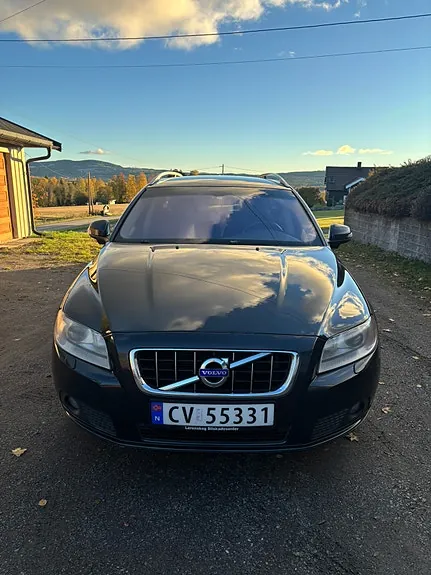 Volvo V70 2010 photo 2