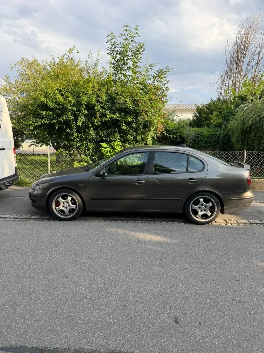 Seat Toledo 2002 photo 2