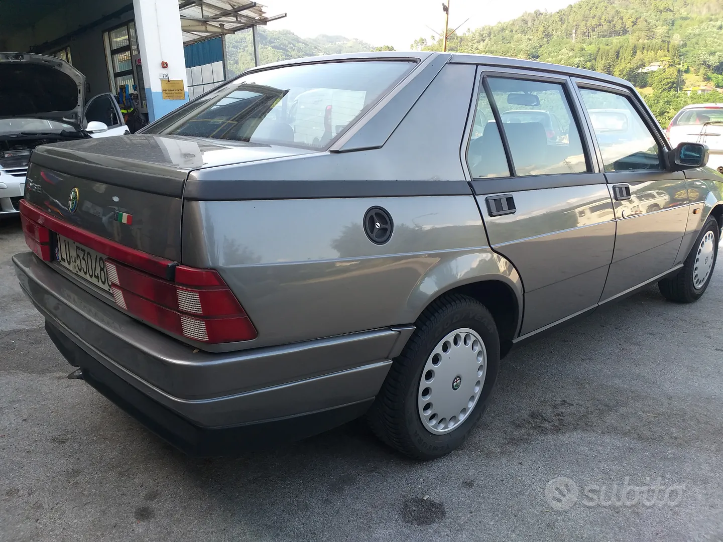 Alfa Romeo 75 1991 photo 4