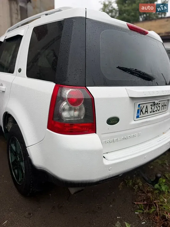 Land Rover Freelander 2010 photo 3