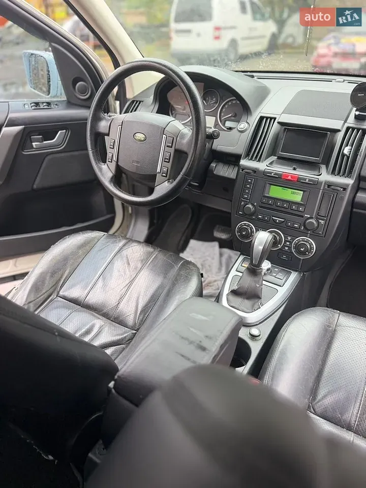 Land Rover Freelander 2010 photo 5