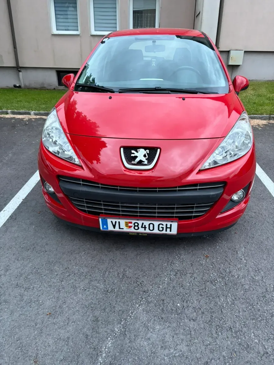 Peugeot 207 2012 photo 2